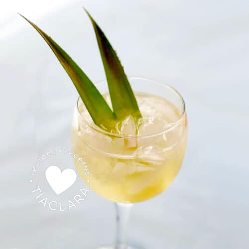 Pineapple mocktail with ginger and lime