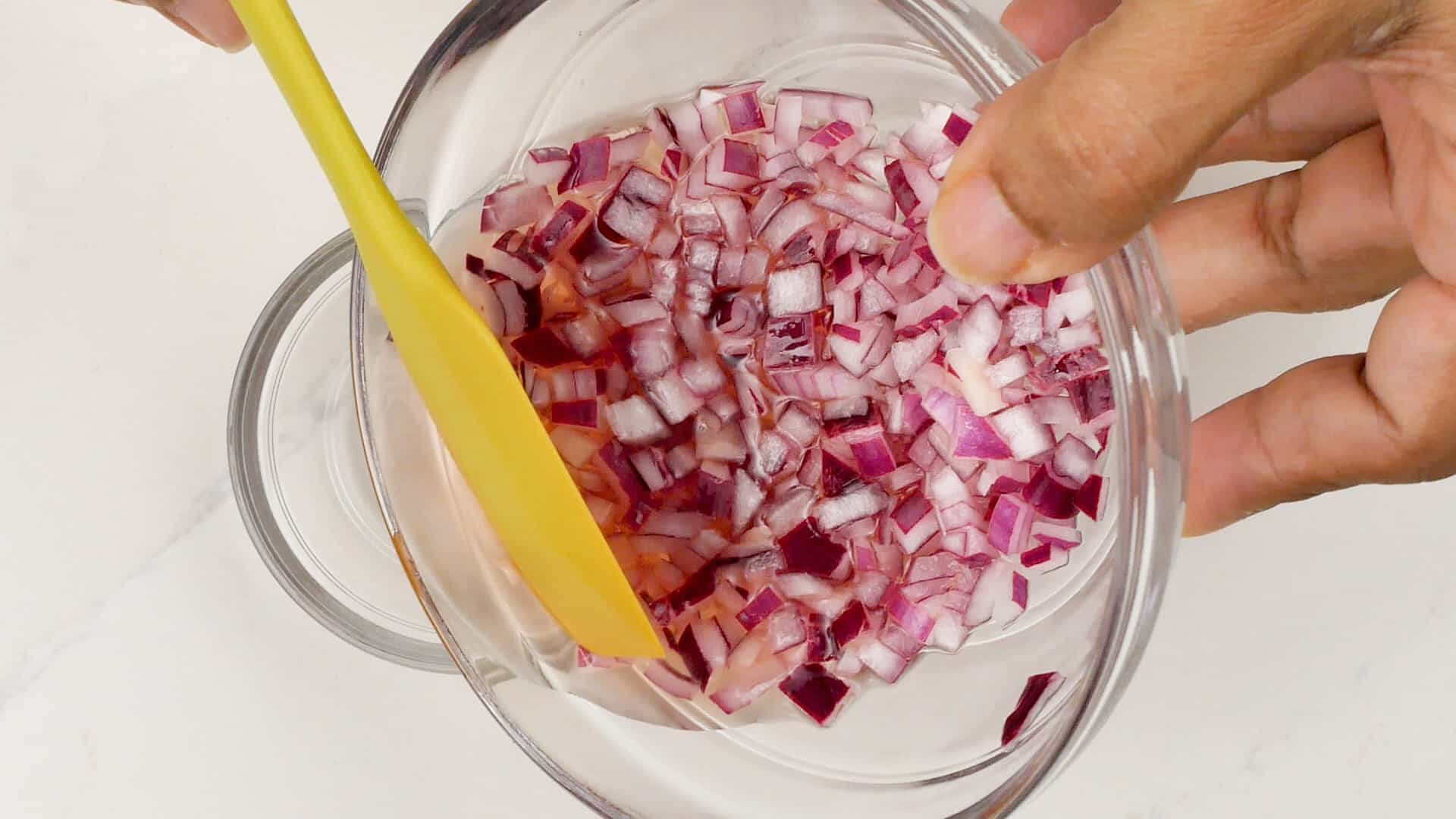 Separating vinegar and onion.