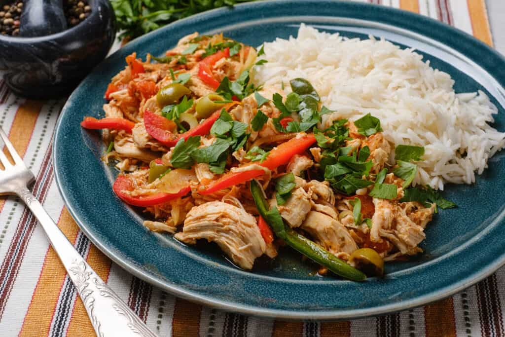 Ropa Vieja de Pollo [Video+Receta] - Tia Clara