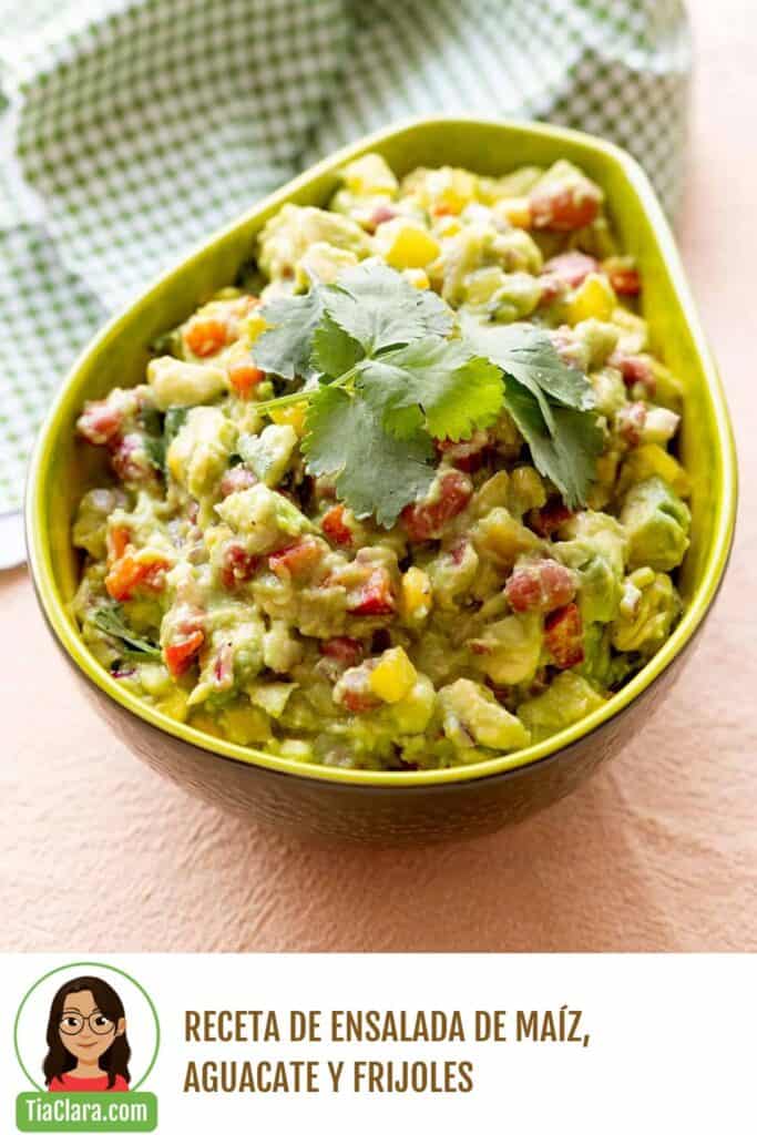 Receta de ensalada de maiz, aguacate y frijoles.