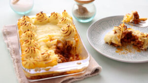 Pastel de papa served.