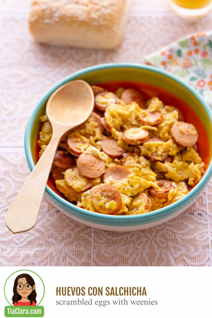 Huevos con salchicha (scrambled eggs with weenies).