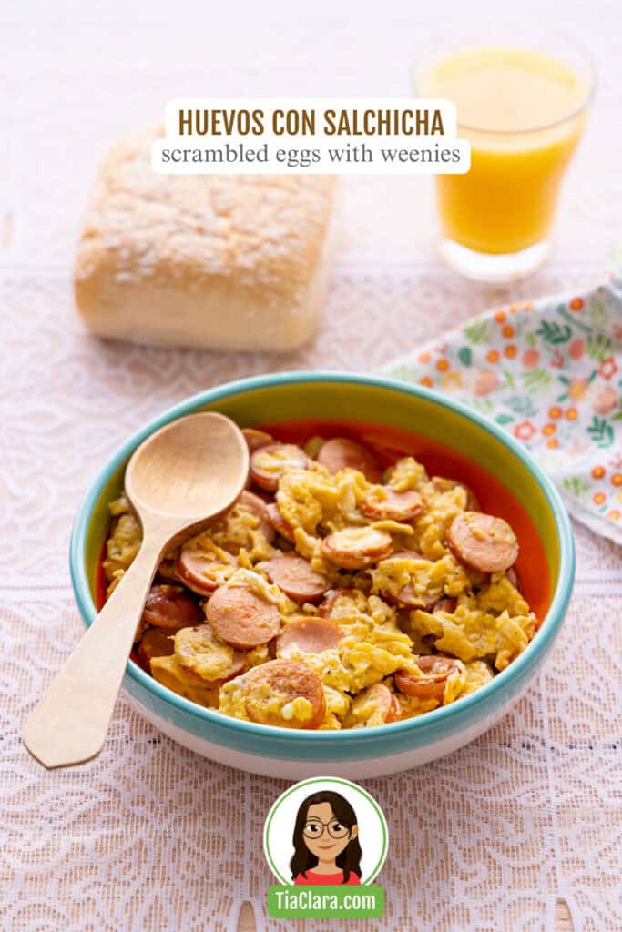 Huevos con salchicha (scrambled eggs with weenies).