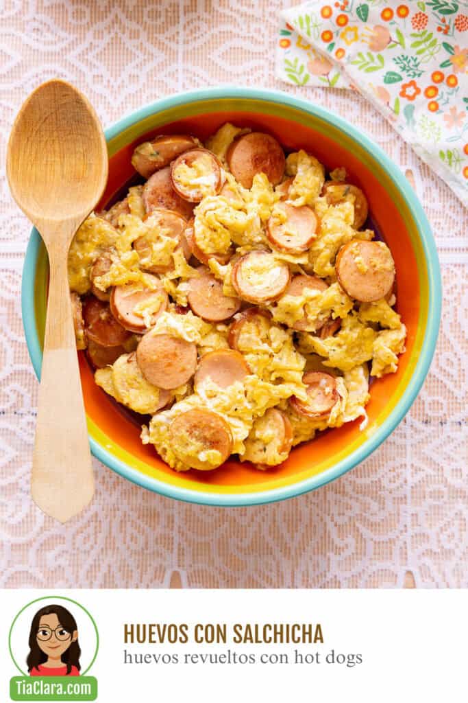 Huevos con salchicha (huevos con weenies).